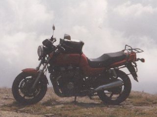 CB 750 vor Wolken